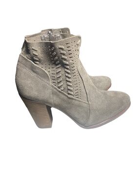 Vince Camuto Fenyia Suede Cutout Ankle Booties Grey Size 8M